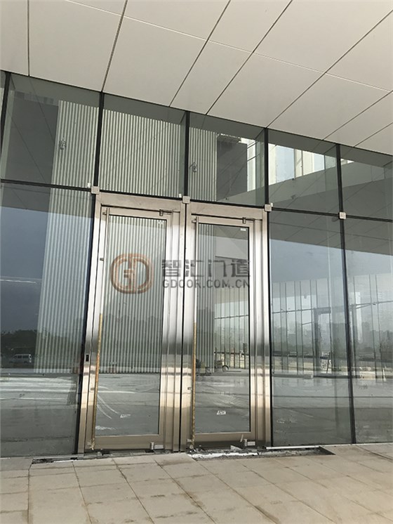 西安絲路會(huì)展中心門(mén)區(qū)