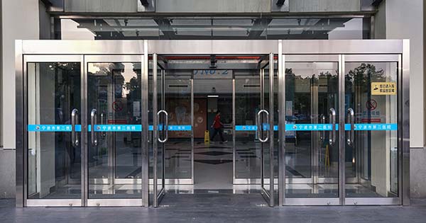 為什么電動門要專業的保潔和使用培訓